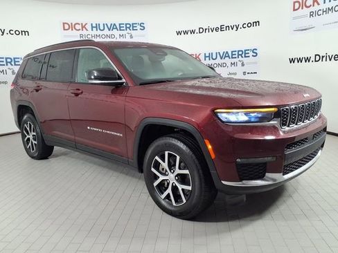 Used 2024 Jeep Grand Cherokee L Limited image 3