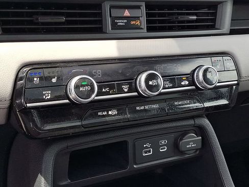 Used 2023 Honda Pilot Elite image 17