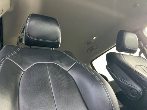 Used 2022 Chrysler Pacifica Touring-L image 22