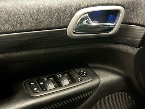 Used 2020 Jeep Grand Cherokee Altitude image 19