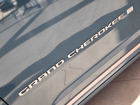 New 2026 Jeep Grand Cherokee Summit AWD/4WD image 9