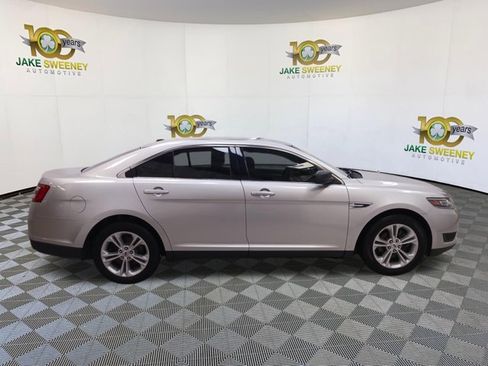 Used 2017 Ford Taurus SE image 11