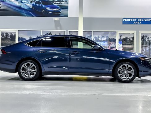 Used 2023 Honda Accord EX image 8