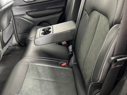 Used 2025 Jeep Grand Cherokee Altitude w/ MOPAR Finishing Package AWD/4WD image 16