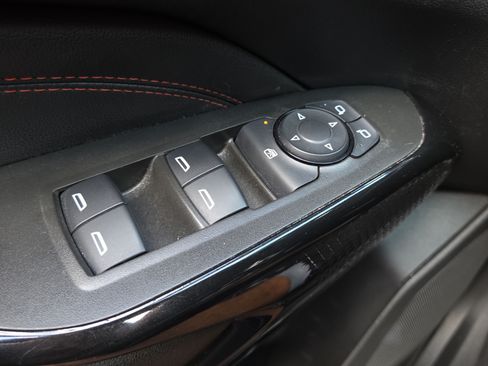 Used 2025 Chevrolet Trax RS FWD image 31