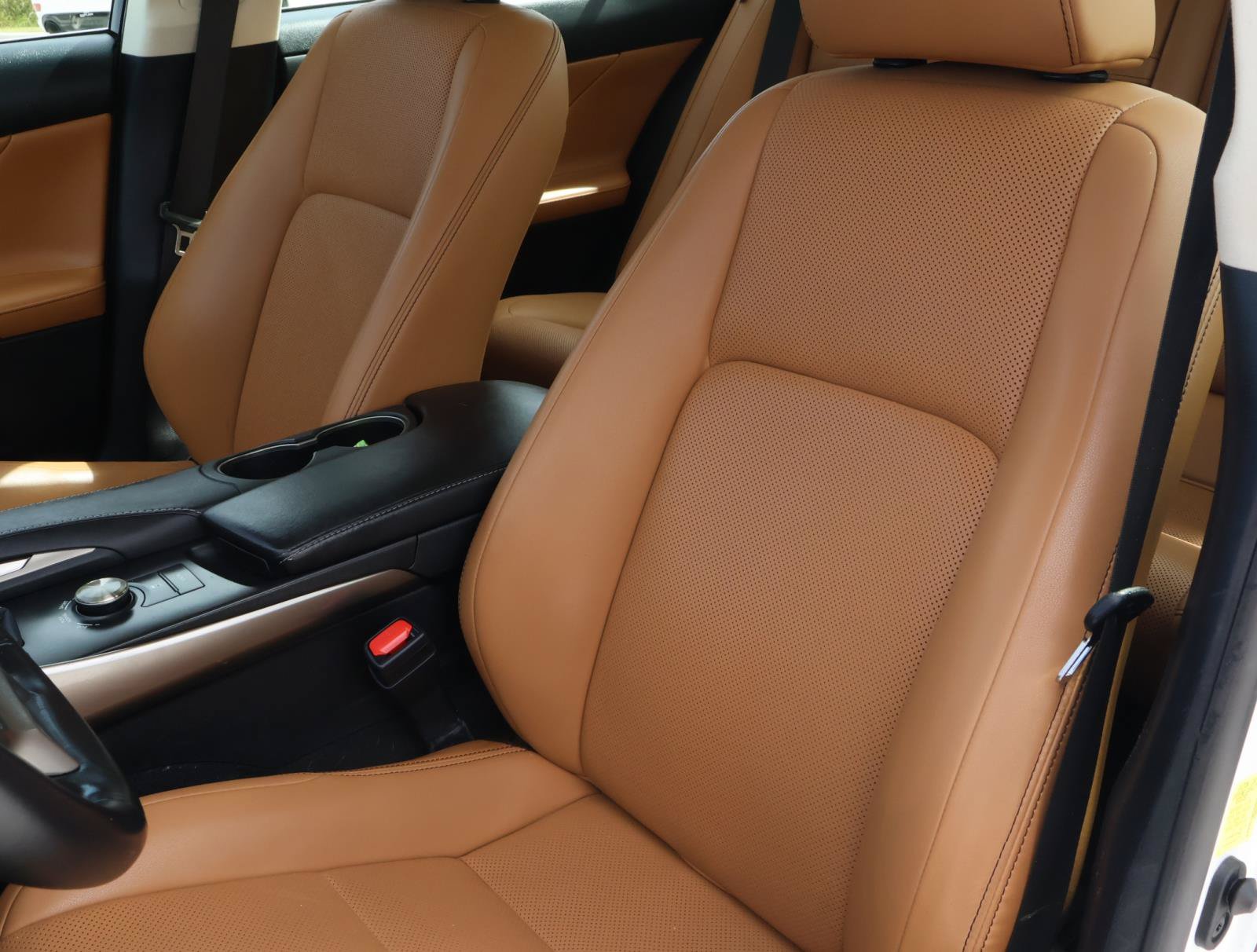 Used 2018 Lexus IS 300 w/ Comfort Package RWD image 13