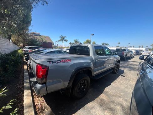 Used 2019 Toyota Tacoma TRD Off-Road w/ Technology Package AWD/4WD image 6