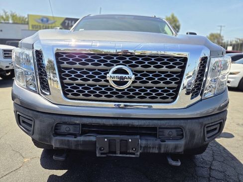 Used 2018 Nissan Titan SV w/ SV Convenience Package AWD/4WD image 27