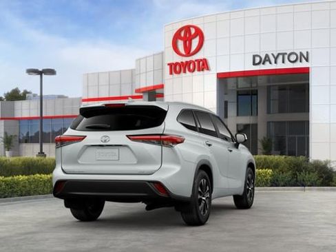 New 2025 Toyota Highlander XLE image 10