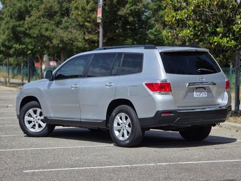 Used 2011 Toyota Highlander SE image 12