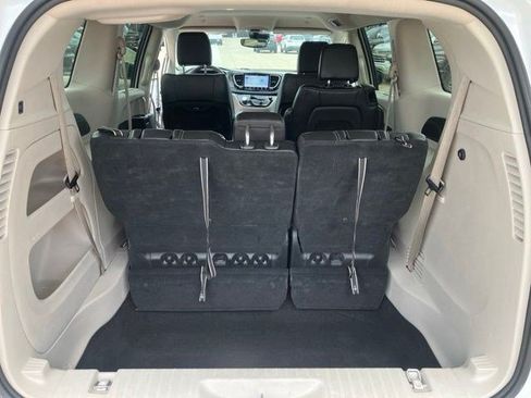 Certified 2023 Chrysler Pacifica Touring-L FWD image 24