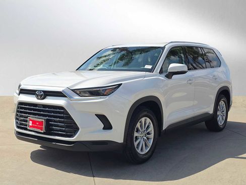 Certified 2025 Toyota Grand Highlander FWD image 7