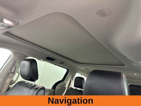Used 2024 Chrysler Pacifica Limited FWD image 12