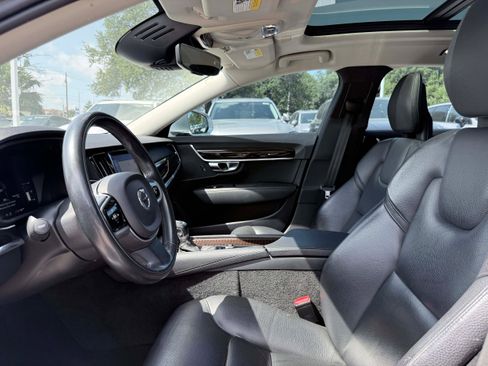Used 2018 Volvo S90 T5 Momentum w/ Convenience Package FWD image 10