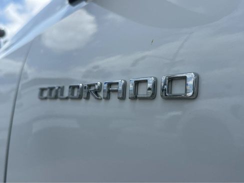 Used 2025 Chevrolet Colorado W/T AWD/4WD image 40