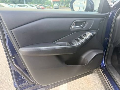 Used 2025 Nissan Rogue SV AWD/4WD image 10