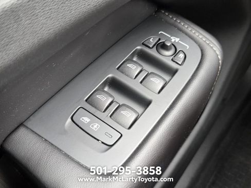 Used 2023 Volvo XC60 B5 Ultimate w/ Protection Package Premier FWD image 27