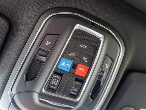 New 2025 Jeep Grand Cherokee Altitude image 28