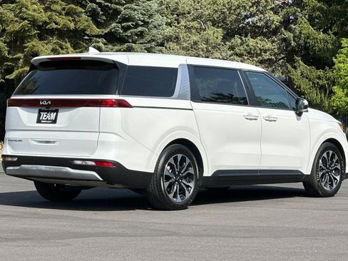 Used 2022 Kia Carnival EX FWD image 4