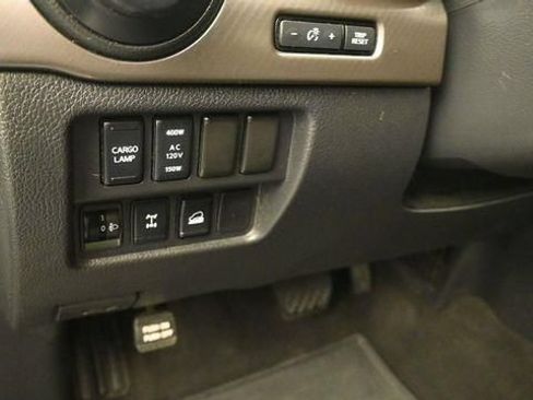 Used 2021 Nissan Titan PRO-4X w/ Pro-4x Convenience Package AWD/4WD image 16