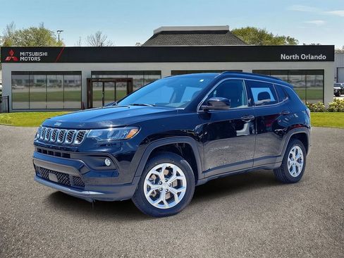 Used 2024 Jeep Compass Latitude AWD/4WD image 1
