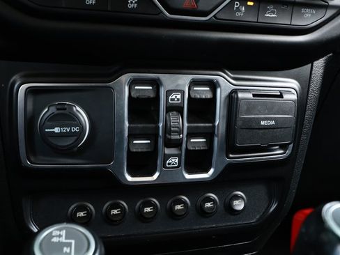 Used 2020 Jeep Gladiator Overland AWD/4WD image 19