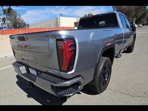 Used 2025 GMC Sierra 2500 AT4 image 5