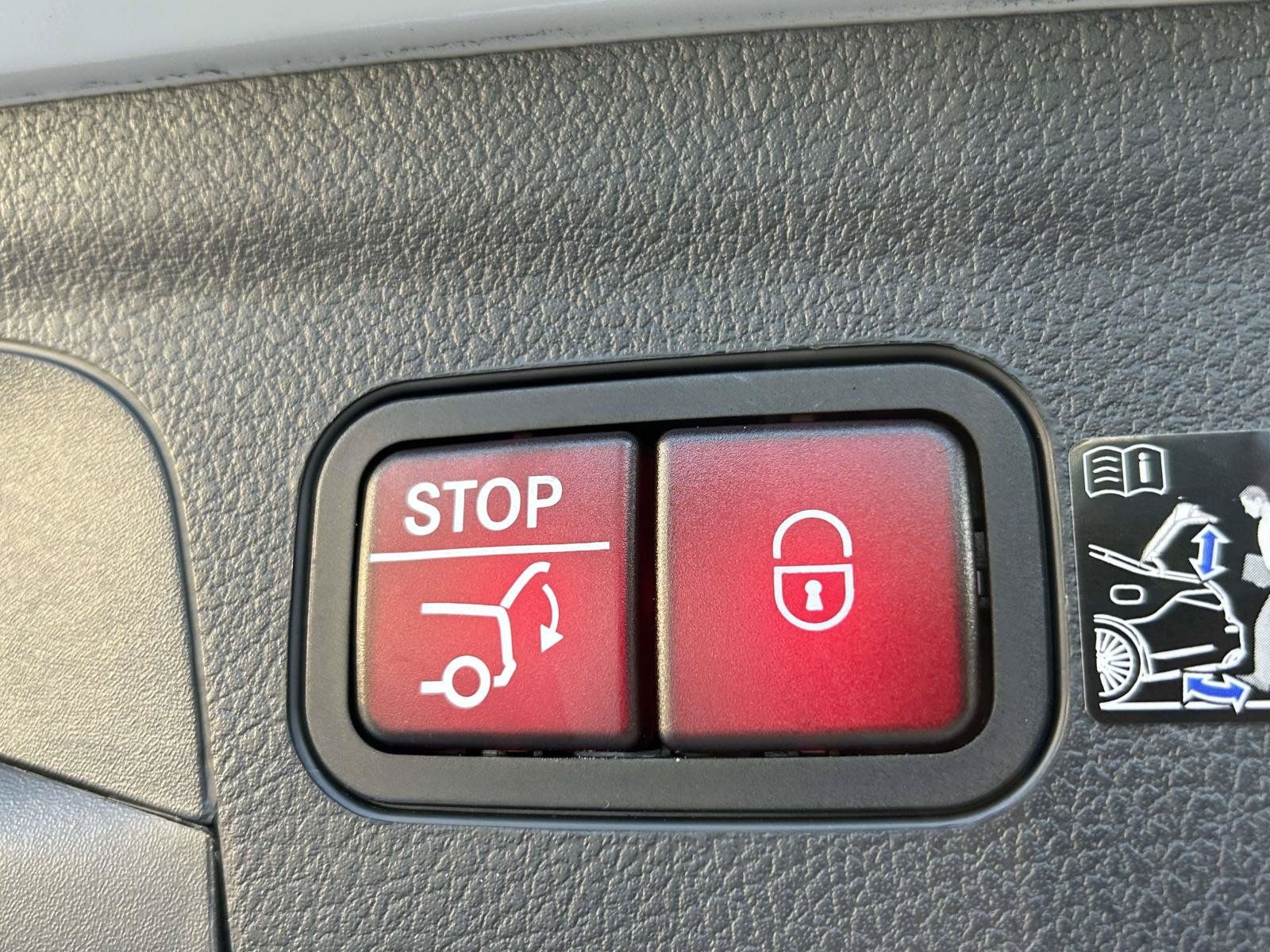 Certified 2025 Mercedes-Benz GLE 350 4MATIC image 11