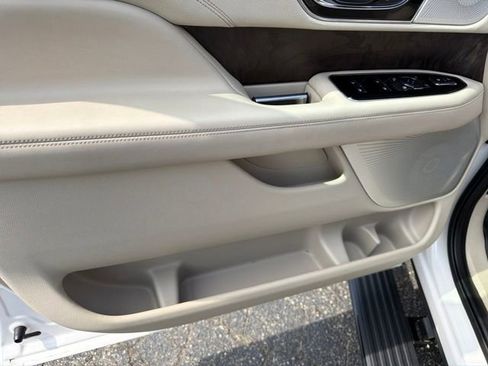 Used 2019 Lincoln Navigator L Reserve image 13