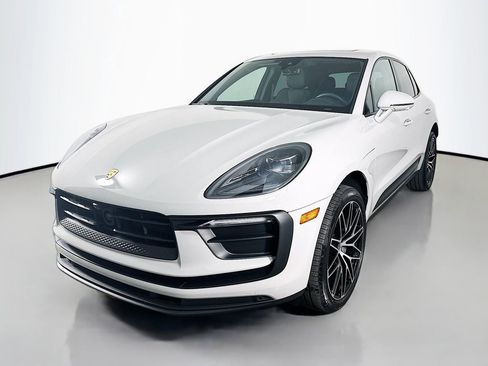 Certified 2026 Porsche Macan AWD/4WD image 1