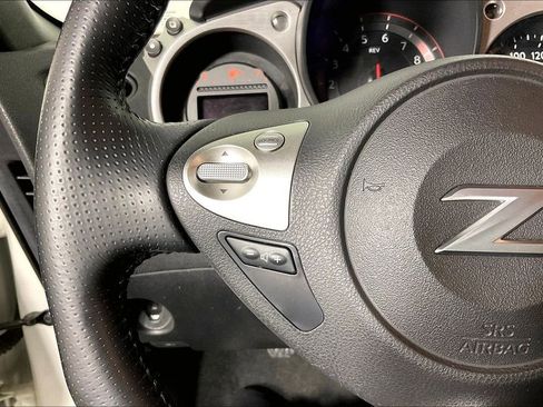 Used 2014 Nissan 370Z Coupe RWD image 25
