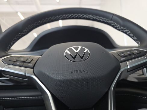 New 2026 Volkswagen Atlas Cross Sport SE image 15