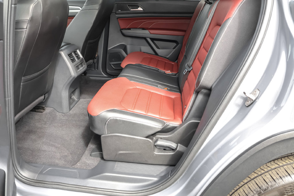 Certified 2023 Volkswagen Atlas Cross Sport SEL Premium R-Line AWD/4WD image 30