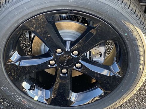 New 2025 Jeep Grand Cherokee Laredo image 6