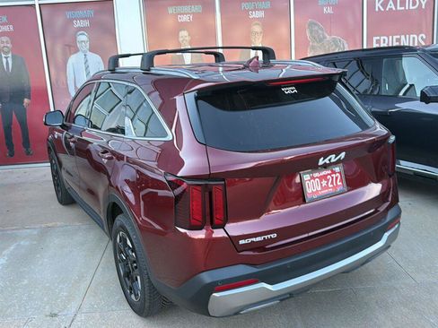 Used 2024 Kia Sorento S FWD image 11