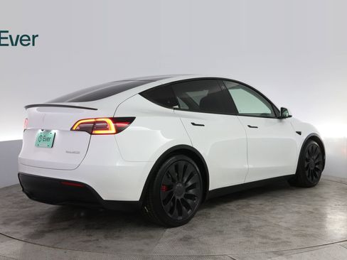 Used 2023 Tesla Model Y Performance AWD/4WD image 3