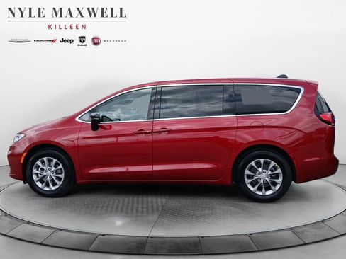 New 2026 Chrysler Pacifica Limited FWD image 13