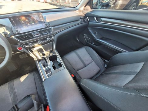 Used 2018 Honda Accord EX image 8