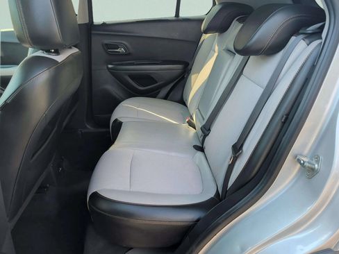 Used 2021 Chevrolet Trax LT AWD/4WD image 27