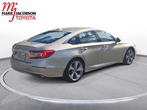 Used 2018 Honda Accord Touring image 8