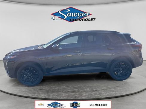 Used 2024 Chevrolet Trax ACTIV w/ Driver Confidence Package FWD image 2