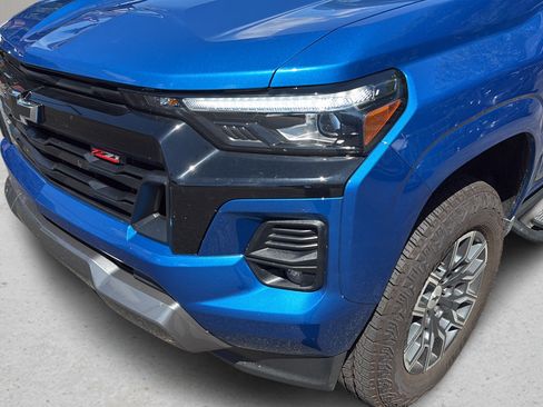 Used 2023 Chevrolet Colorado Z71 w/ Z71 Convenience Package 2 AWD/4WD image 9