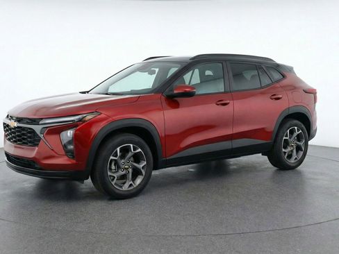 Used 2025 Chevrolet Trax LT w/ LT Convenience Package image 3