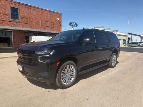 Used 2023 Chevrolet Suburban RST w/ Sport Performance Package AWD/4WD image 1