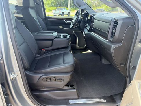Used 2026 GMC Sierra 1500 SLT AWD/4WD image 17