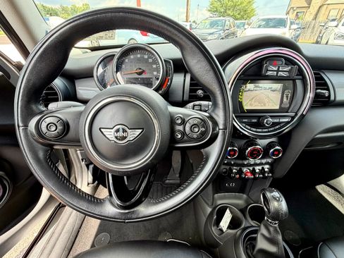 Used 2018 MINI Cooper 4-Door Hardtop w/ Premium Package FWD image 29