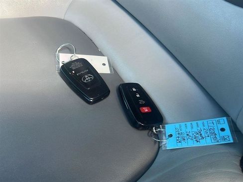 Used 2019 Toyota RAV4 XLE Premium w/ Cold Weather Package AWD/4WD image 3