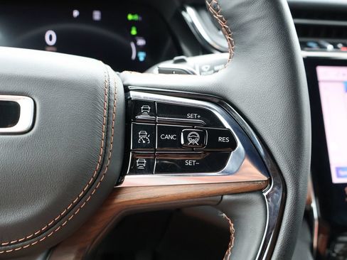 Used 2022 Jeep Grand Cherokee Summit w/ Advanced Protech Group IV AWD/4WD image 28