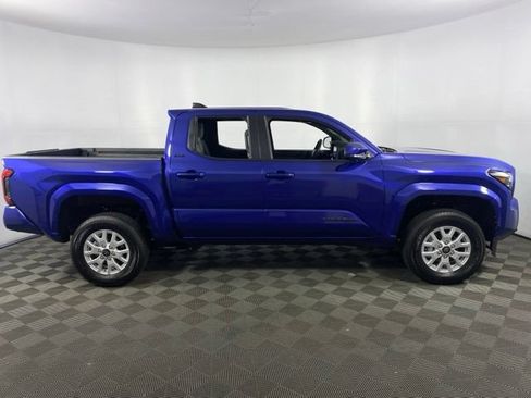 Used 2025 Toyota Tacoma SR5 RWD image 10