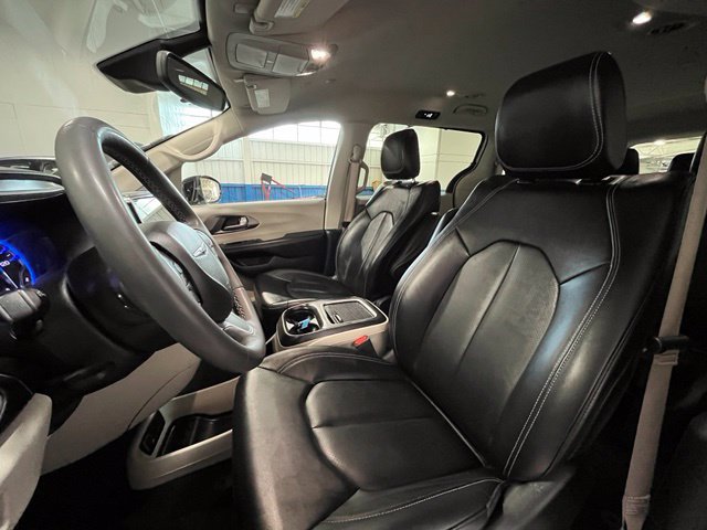 Used 2024 Chrysler Pacifica Touring-L FWD image 19